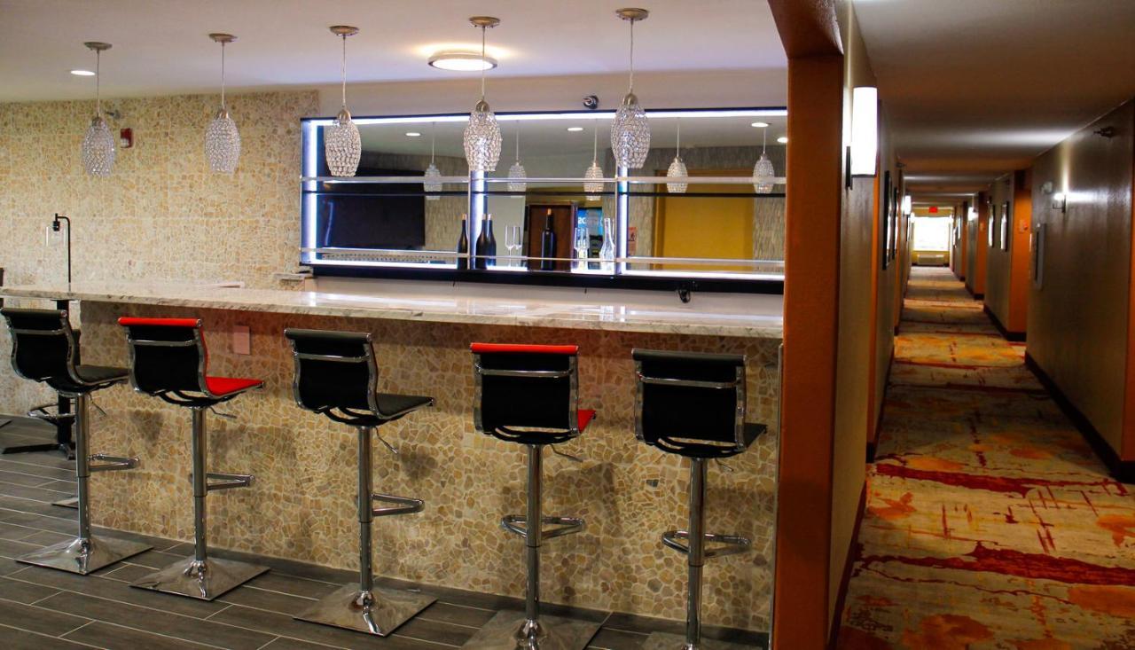 The Leo Collection Detroit, Ascend Hotel Collection Lincoln Park Экстерьер фото